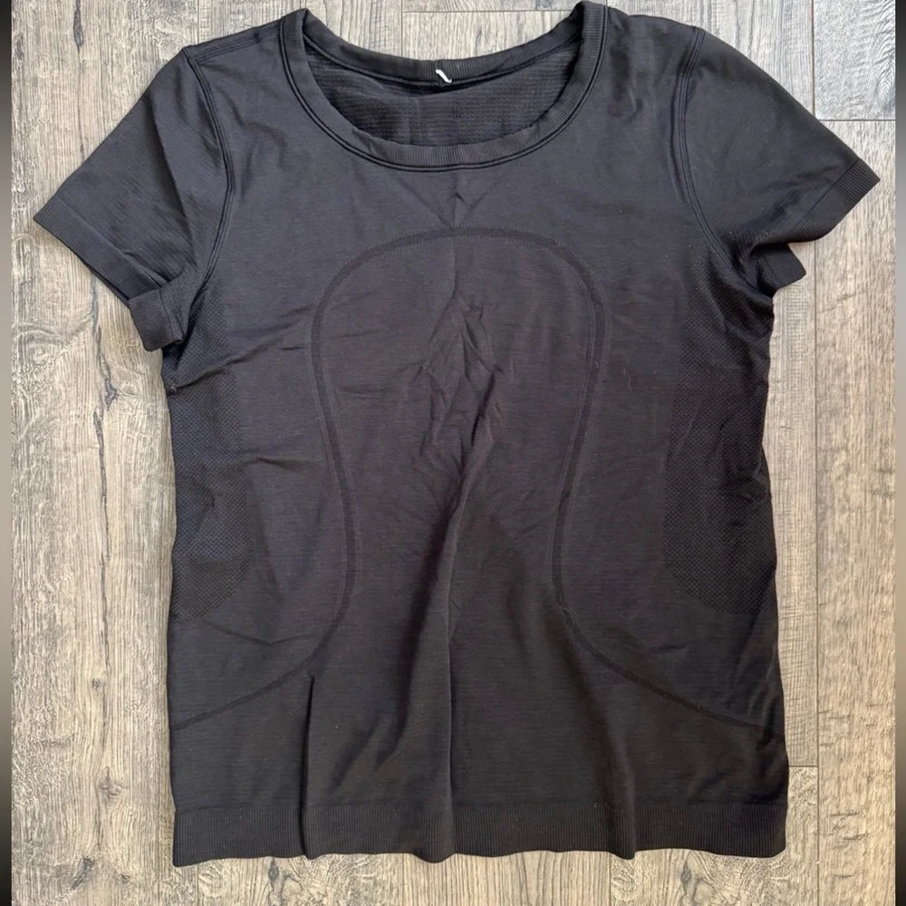 Lululemon Swiftly Breathe Relaxed Fit Short Sleeve Shirt - Picture 5 of 6